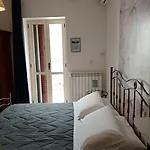 לינה וארוחת בוקר Aurora's House 3*
