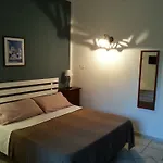 לינה וארוחת בוקר Aurora's House 3*