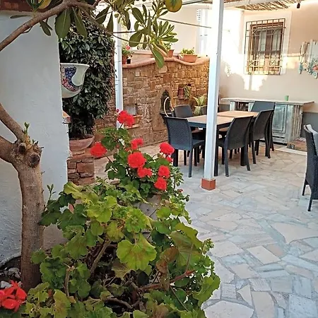 Aurora's House فندق مبيت وإفطار كاستيلاباتي